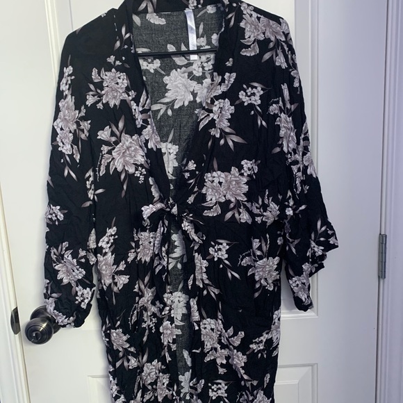 Flower Kimono - Picture 1 of 4